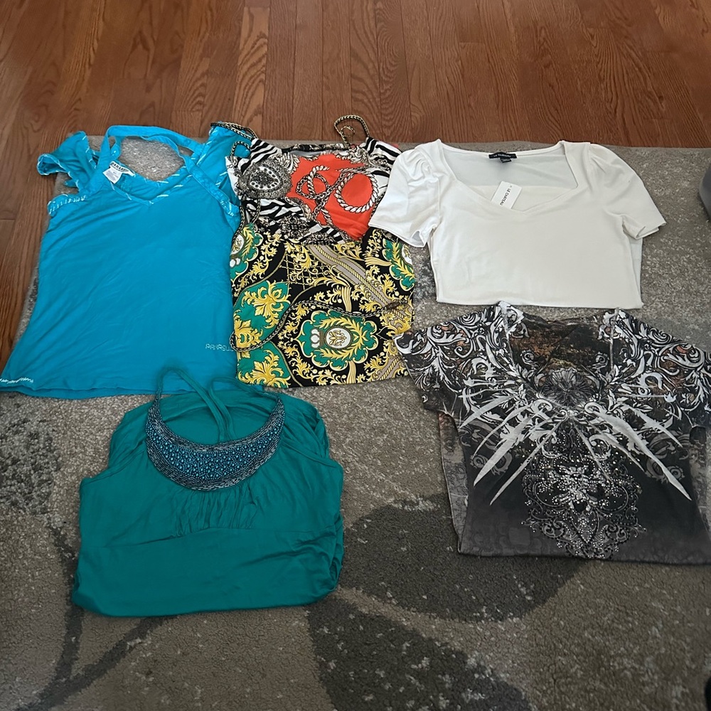 Lot of 5 tops - bulk clothing for keeping or reselling